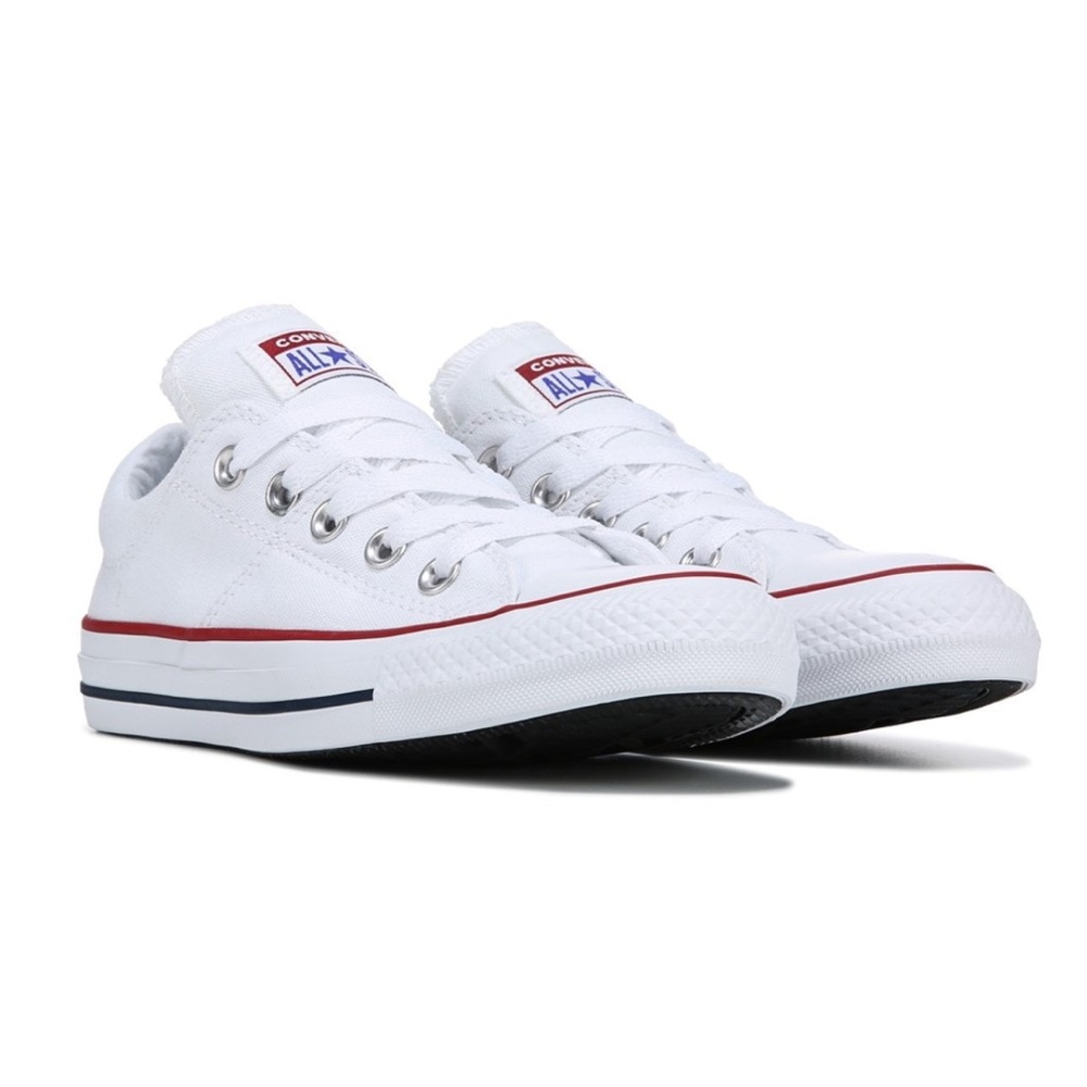 Women’s Chuck Taylor Low Top Converse, Size 7.5